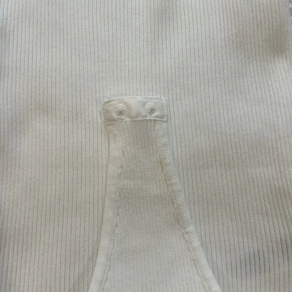 Women’s white bodysuit! XS! NWOT 💌🎀 - Picture 5 of 6